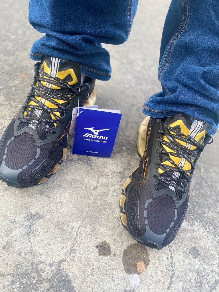 mizuno x dourado