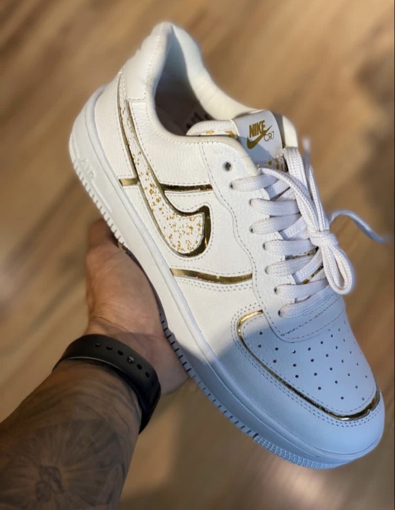 Tênis Nike Air force 1 Exclusivo Gold - FehMultimarcas
