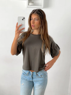 Remera algodón amplia con recorte y manga volados Escorpio - tienda online