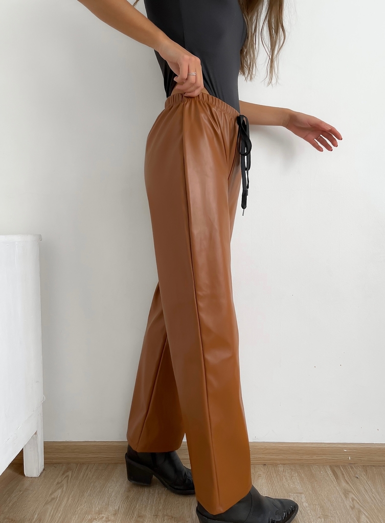 Pantalón oxford Eco Cuero Conan (Para lavado, ver descripción)