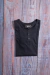 REMERA BUTTONS M| L [NEGRO]