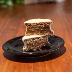 Caja x 6 unidades. Alfajor LELE de CHOCO BLANCO, NEGRO - comprar online