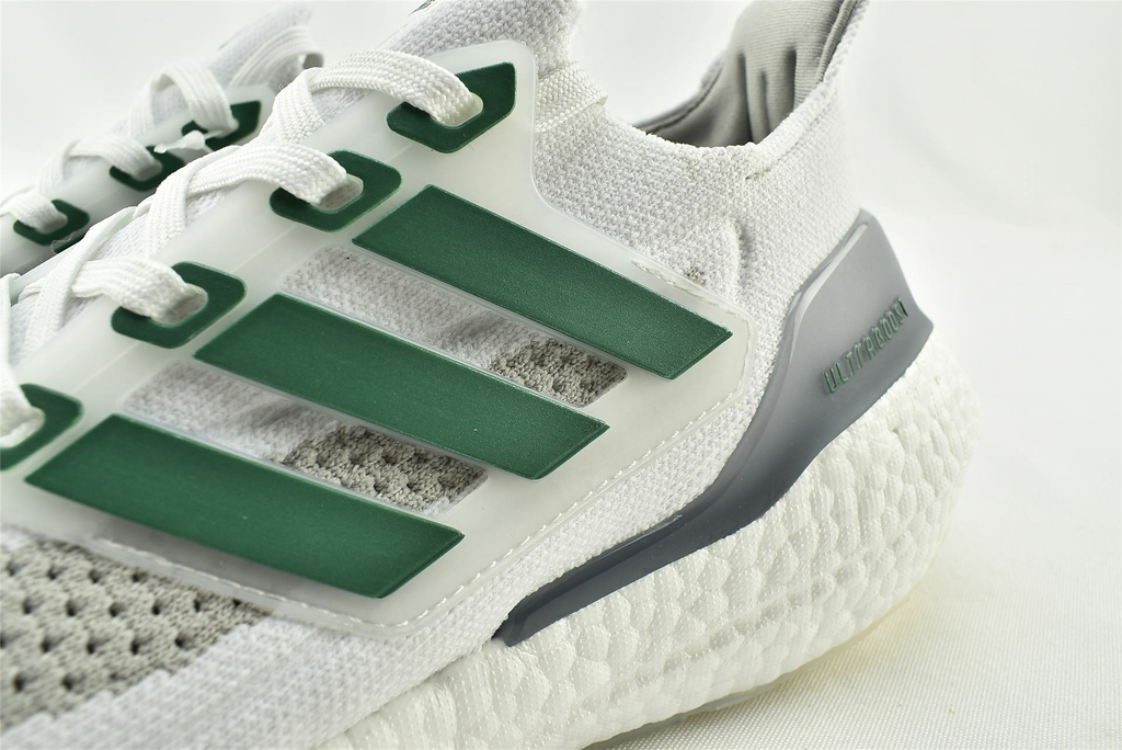 Tênis Adidas Ultra Boost 21 Branco e Verde Escuro
