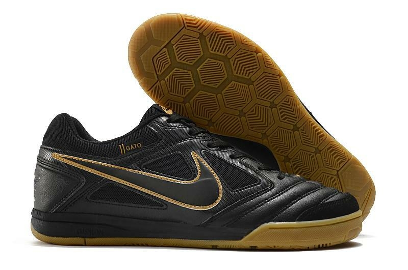 Chuteira de futsal Supreme x Nike SB Gato IC Preta com Dourado