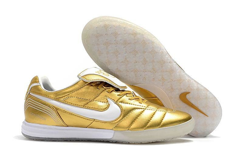 Chuteira de futsal Nike Tiempo 7 Pro IC R10 Dourada com Branco