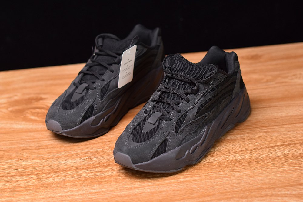 Yeezy 700 oreo Clearance
