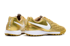 Chuteira Society Nike Tiempo Ronaldinho R10 Pro - Dourada