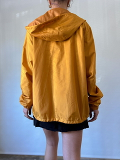 The Yellow Raincoat - comprar online