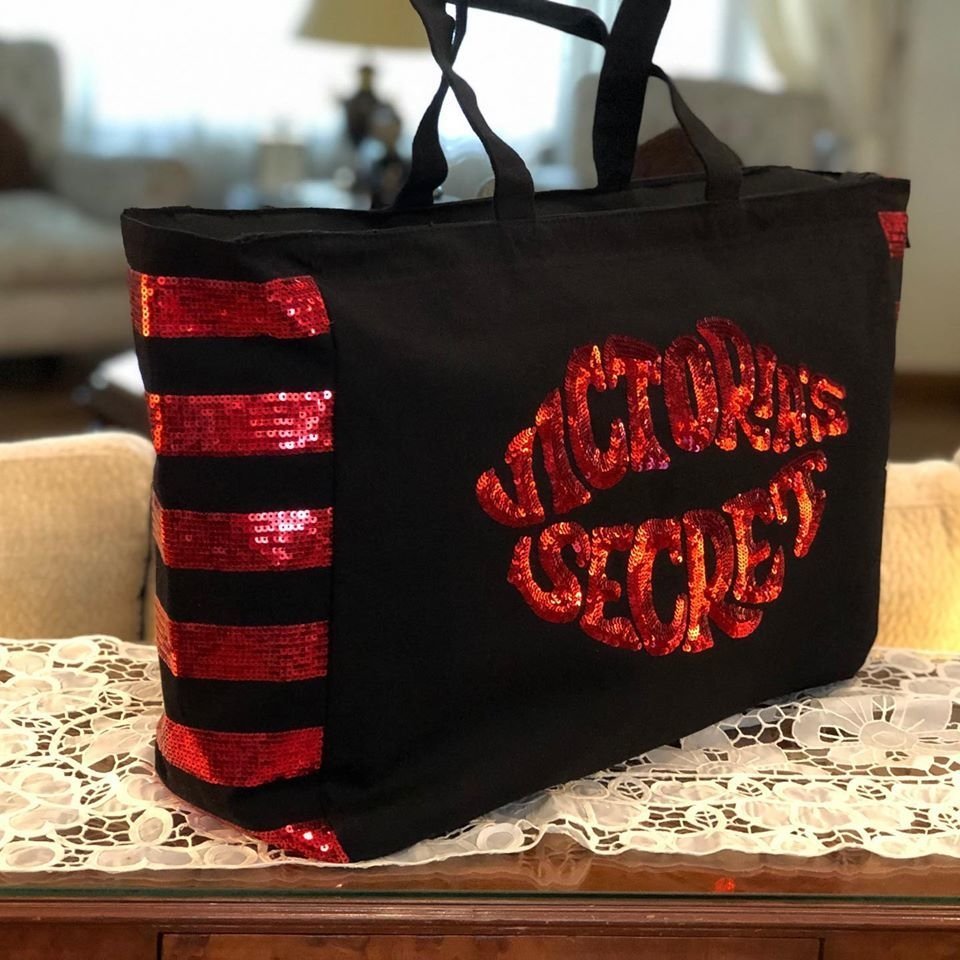 Bolso Lona Negra Lentejuelas Rojas Beso Cierre Signature Victoria's Secret