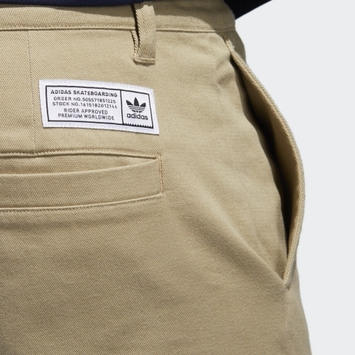 Pantalón adidas Originals Chino Pants Dh 3891
