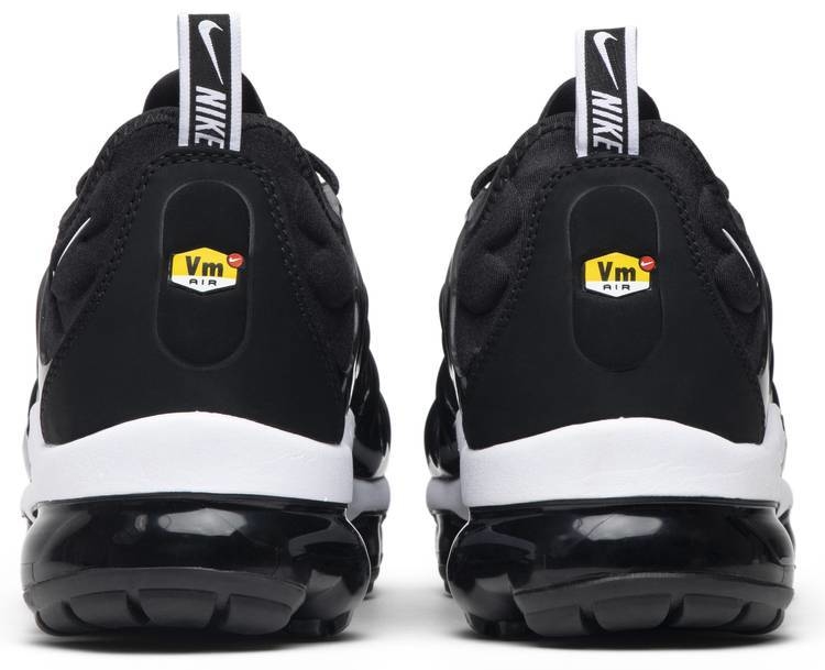 nike vapormax plus overbranding