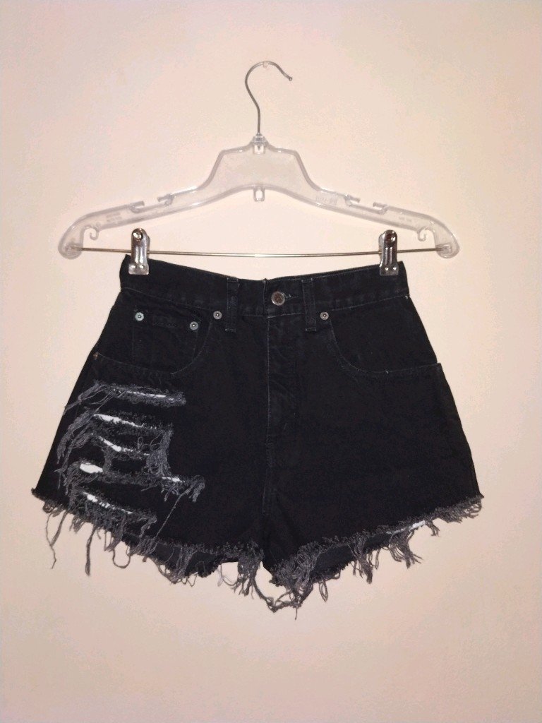 Short Mom negro Levis - Comprar en Banksia vintage