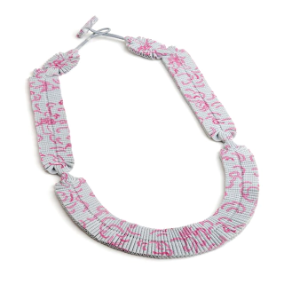 Collar Diana, Gris Claro con estampa Magenta