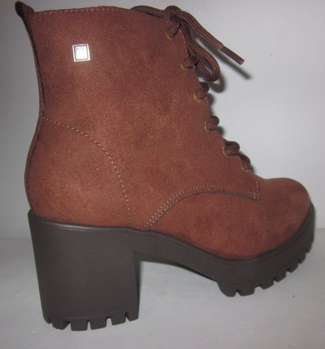 Coturno RAMARIM ref. 1956101 feminina em camurça plus cravo, avesso marron,  taloneira nat, sola café.