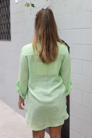camisa alongada verde com bolsos frontais antonia