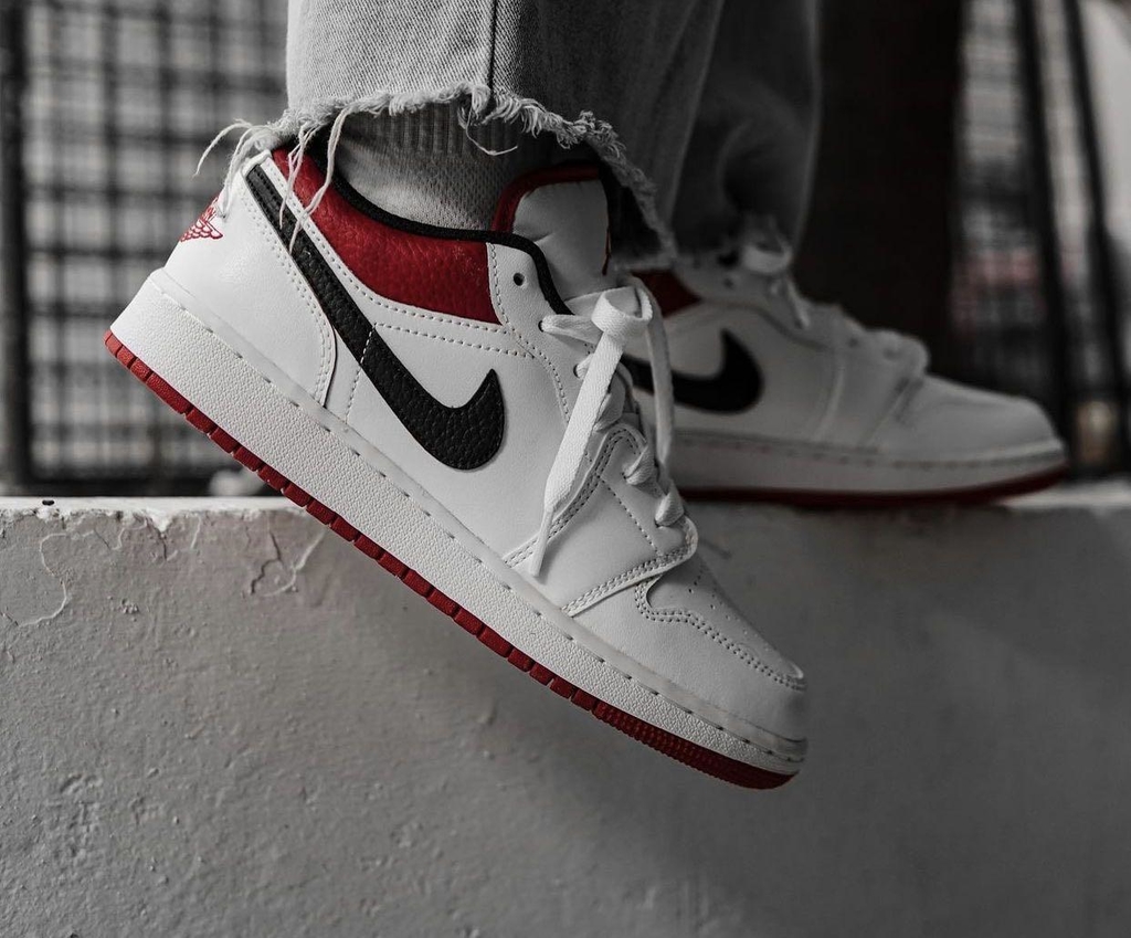 JORDAN 1 LOW WHITE UNIVERSITY RED BLACK