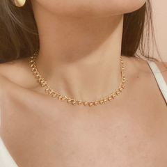 Gargantilha dourada de bolinhas com banho de ouro 18k.
