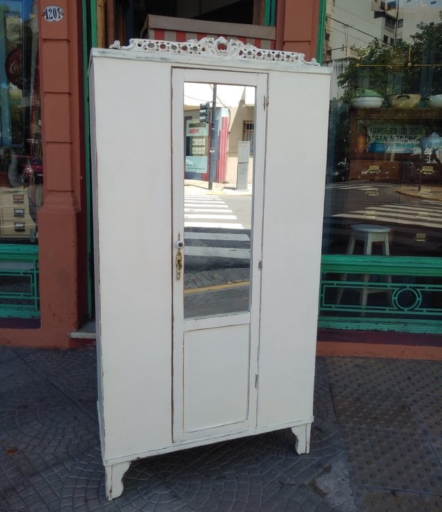 Ropero - Comprar en Un Viejo Almacén Antigüedades