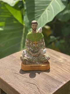 São Francisco de Assis Meditando/Lótus - Gesso (19cm) (7 DIAS PARA PRODUZIR) - loja online