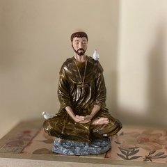 São Francisco de Assis Meditando/Lótus - Resina (20cm) na internet