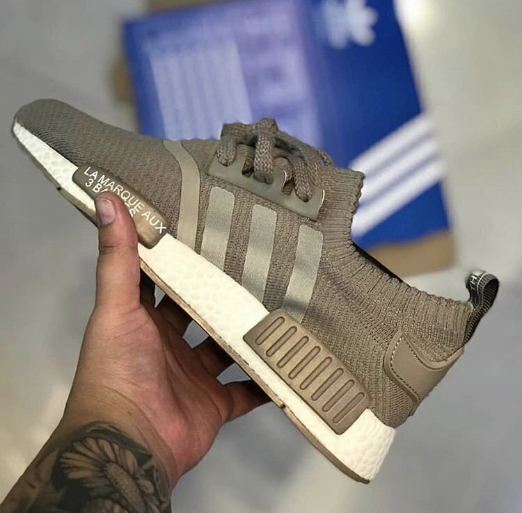 tenis da adidas marrom