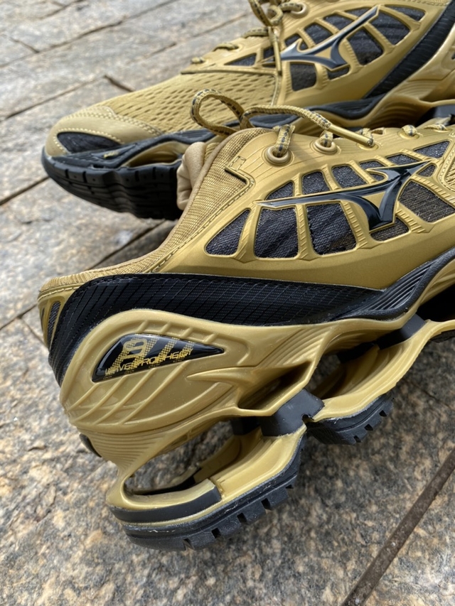 mizuno prophecy gold