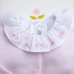 BODY M/LARGA CUELLO VOLADO FLOR ROSA - comprar online