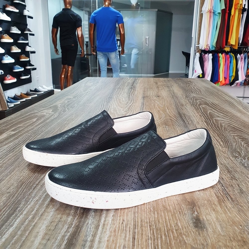 Sapatenis slip on feminino tecido bordô - R$ 74.90, cor Vermelho #21724,  compre agora | Shafa