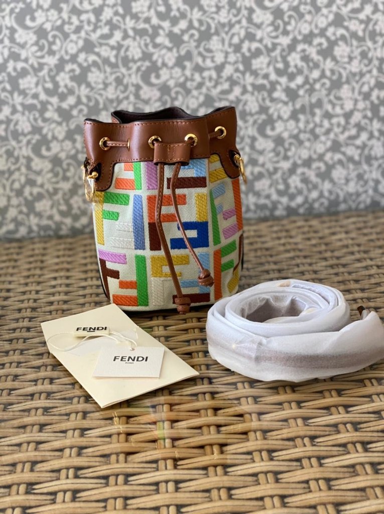 fendi tresor bucket bolsa
