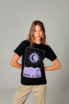 Camiseta Brave e Free - Feminina - comprar online