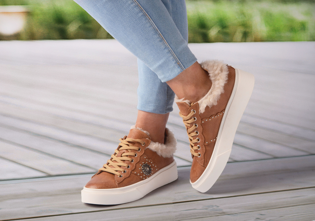 Zapatillas Yokko de cuero, forradas en cuero color suela