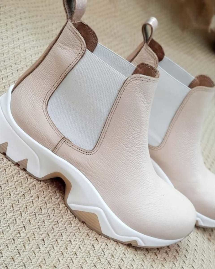Botinetas NICOLE color nude de cuero, forradas en cuero