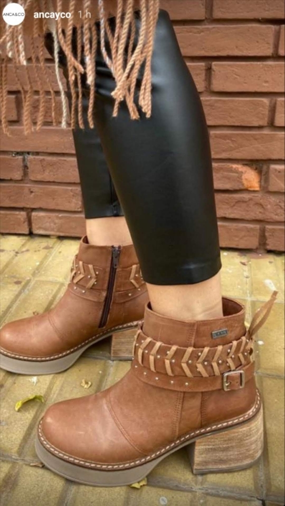 Zapatos para plantillas de mujer Cari Falcó, evitan molestias al caminar.