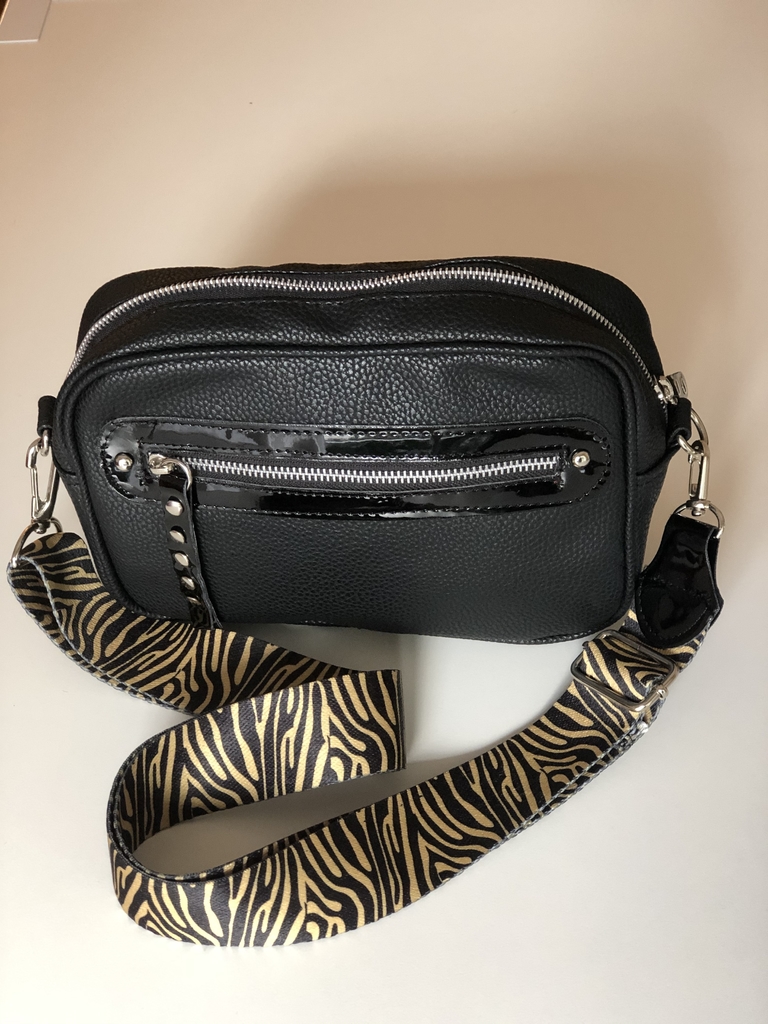 Cartera Bandolera Simil Cuero Negra Con Tira Cinta