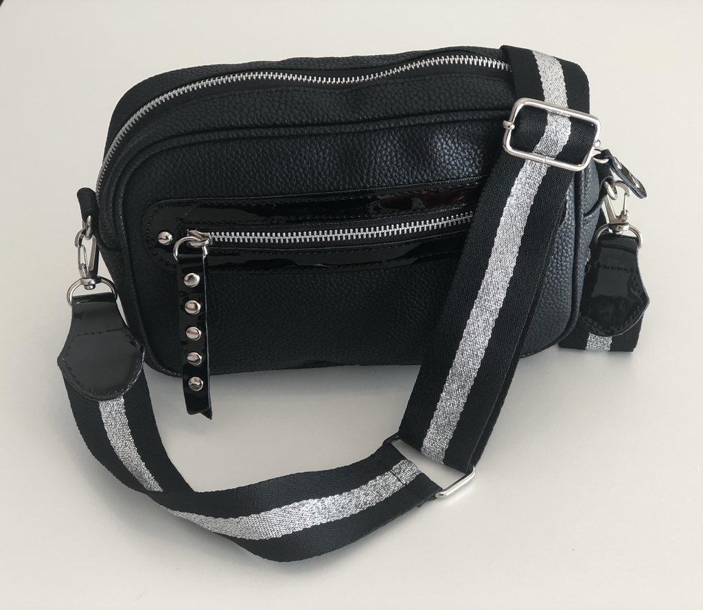 Cartera Bandolera Simil Cuero Negra Con Tira Cinta