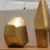 Vaso Stone dourado em alumínio 10x6,5x4,5 cm