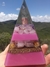 Orgonite Pirâmide Rosa com Quartzo branco