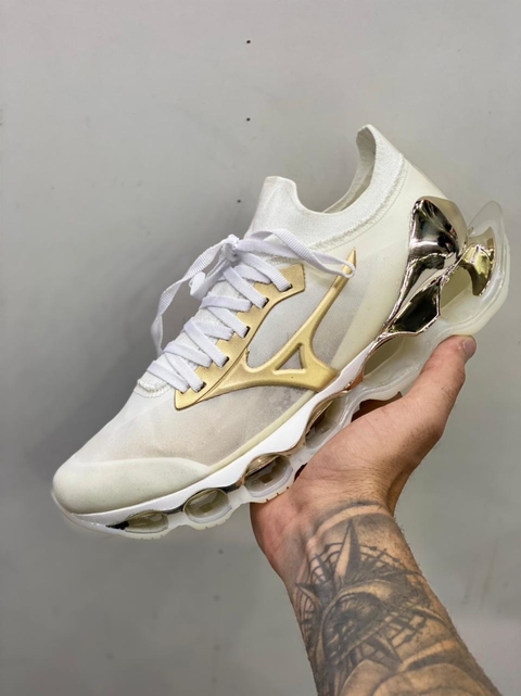 mizuno sorayama dourado