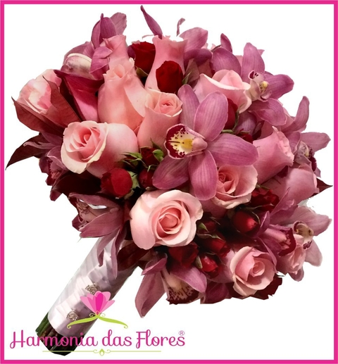 Buquê de Noiva de Rosas Colombianas Cor de Rosa e Suculentas
