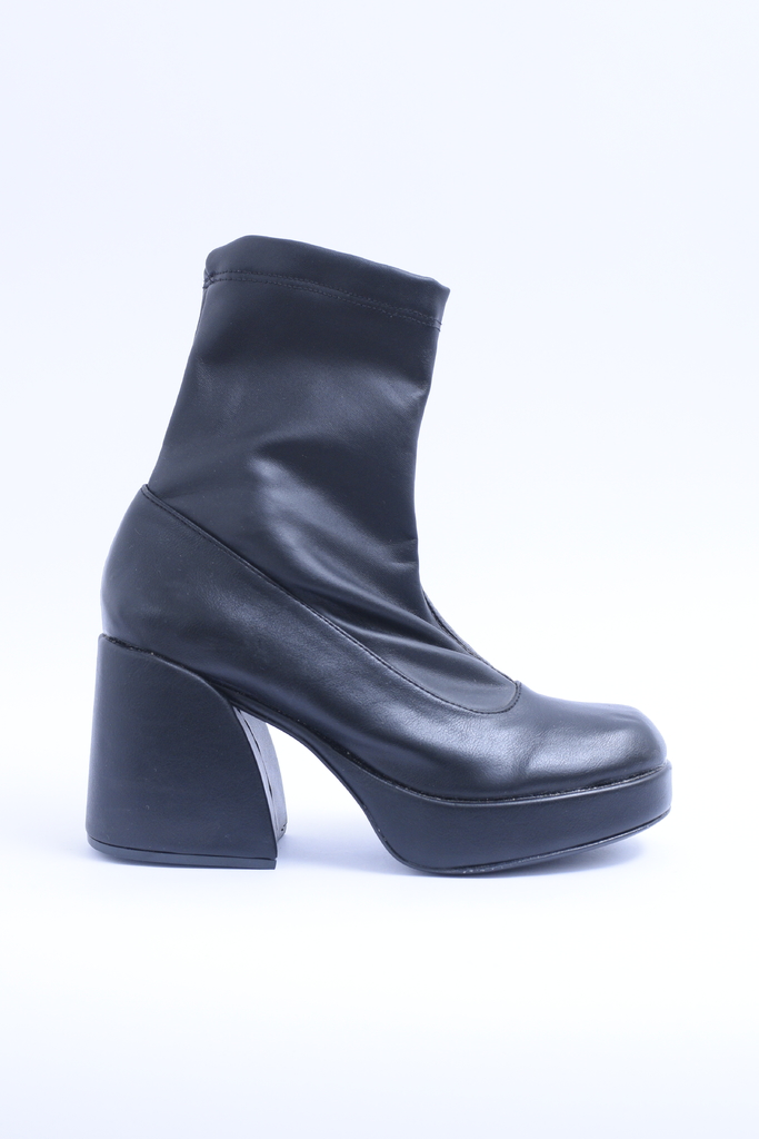 BOTAS ENGOMADAS NEGRAS