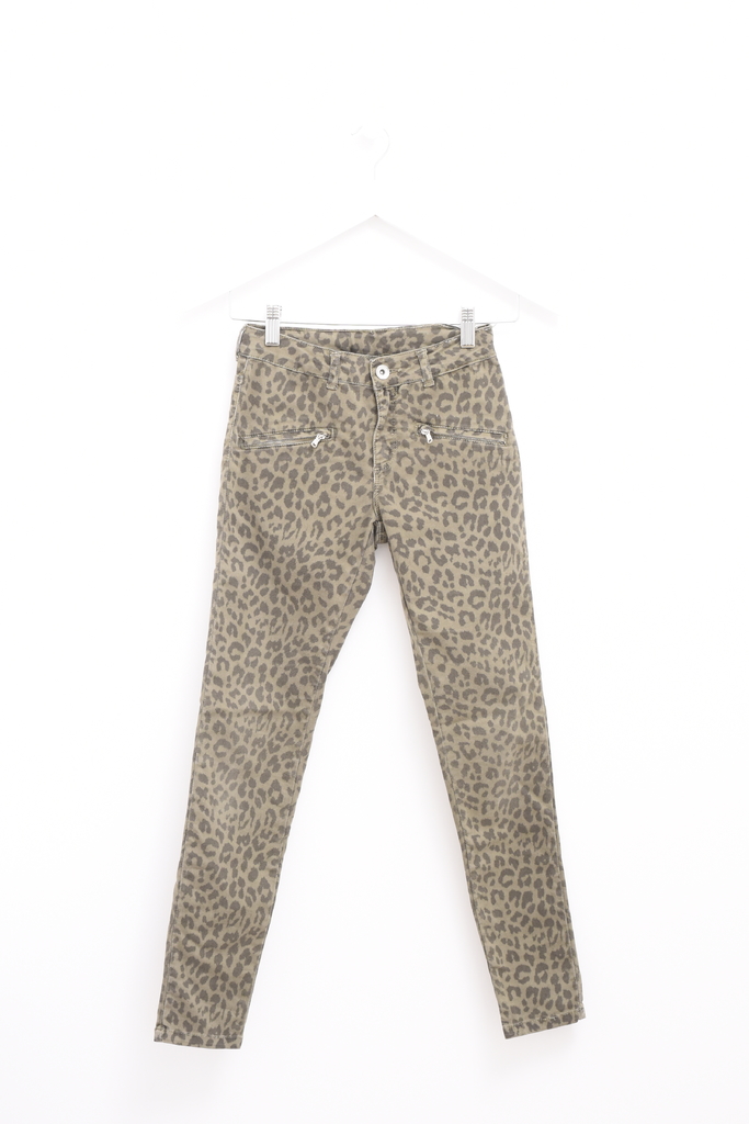 Pantalón animal print Zara