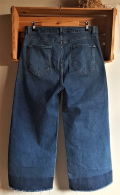 Calça jeans pantacourt   48