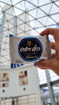 4 Docenas Alfajores Blancos y Negros - Entre Dos Alfajores de chocolate Premium 