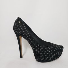 Sapato feminino preto com mine spikes Capodarte - comprar online