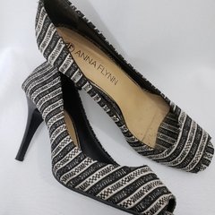 Sapato feminino branco e preto - comprar online