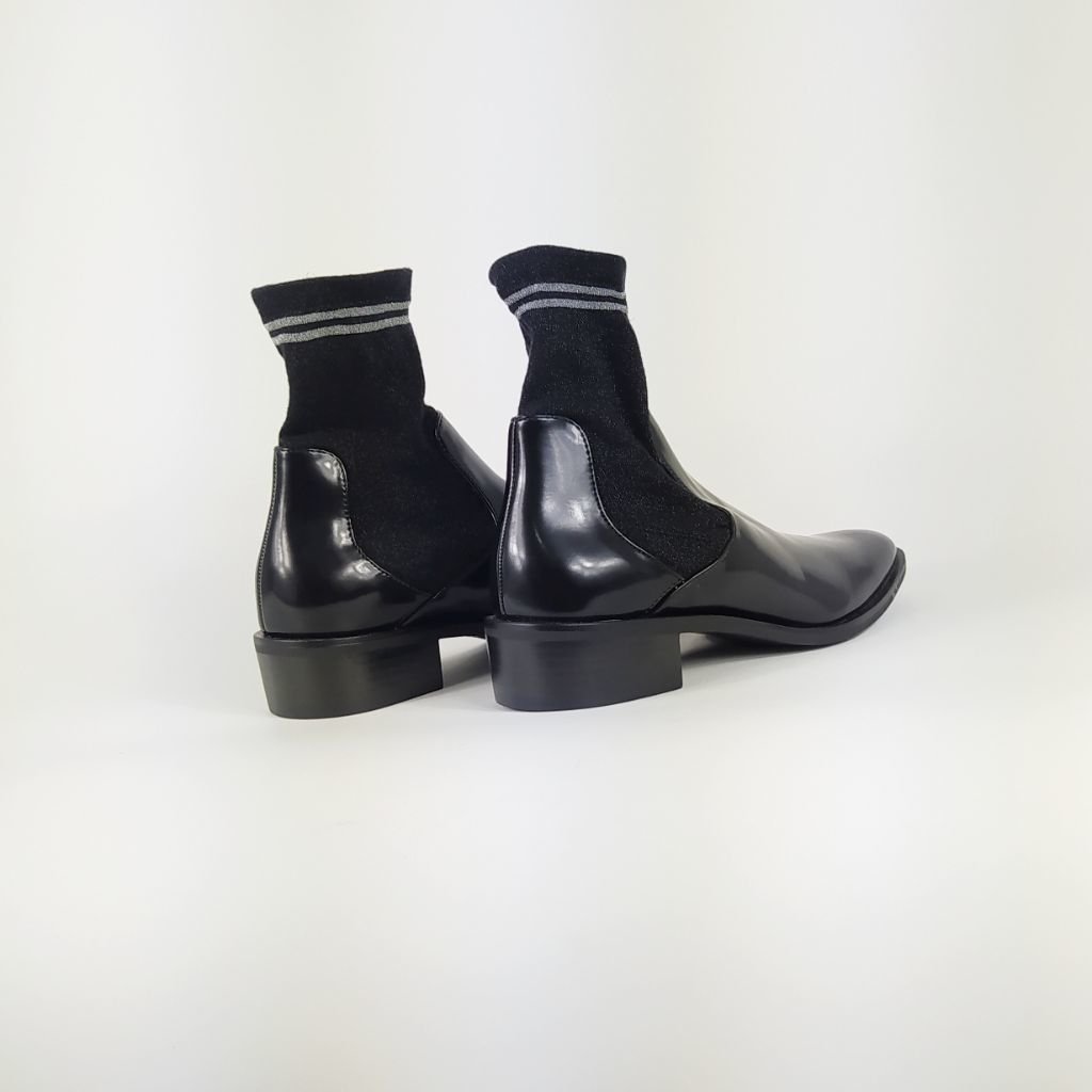 Bota Zara preta cano curto estilo meia em vinil Tam 36