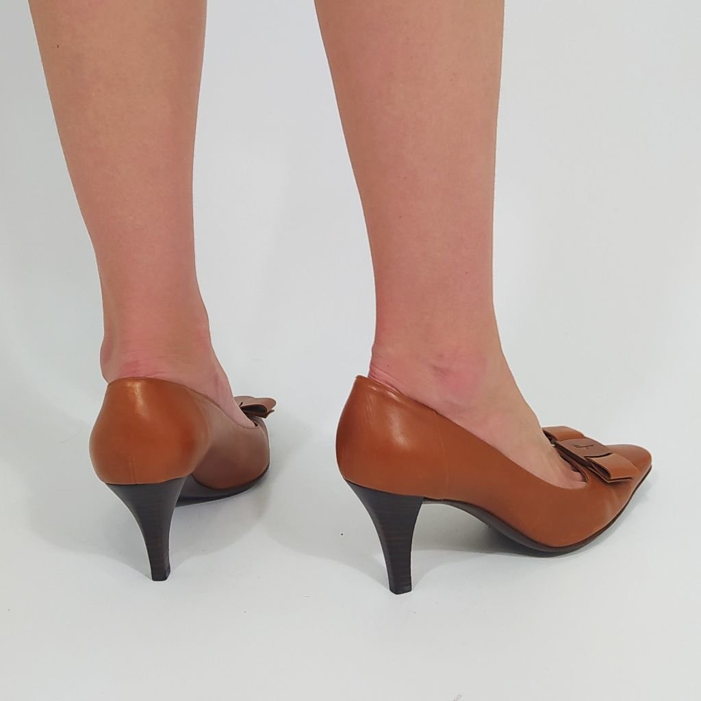 Sapato scarpin Salvatore Ferragamo em couro caramelo. Tam. 37/38