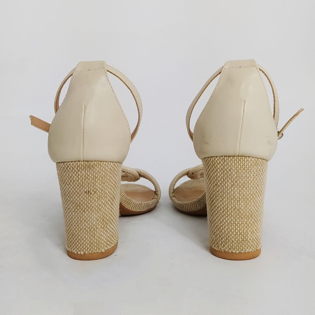 Sandália Prego nude. Tam. 39