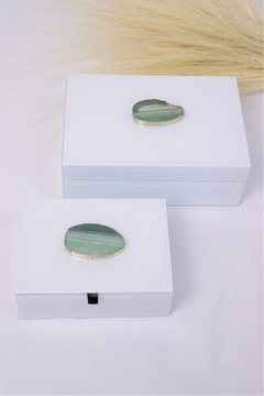 caixa vidro branco com pedra ágatha verde - Les Marie