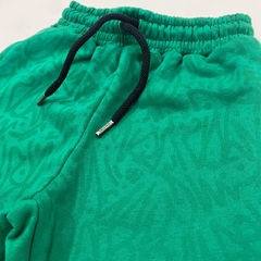 Pantalón frisa estampado full kids verde - 814K - tienda online